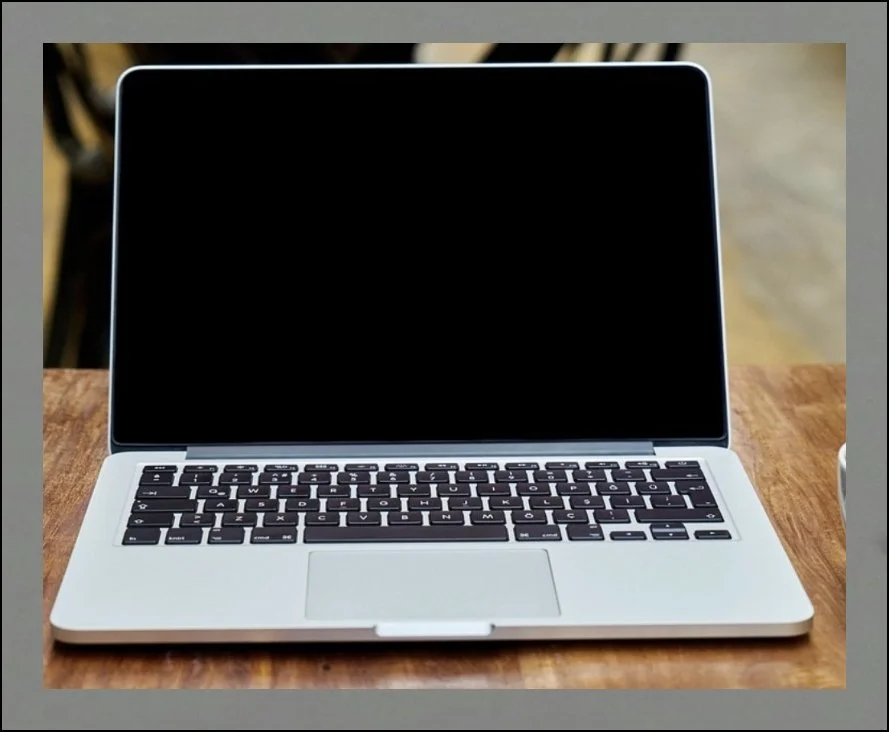 슬롯 청소와 재장착 요령 | 기기의 하판 나사를 풀어 RAM을 완전히 분리했다가 다시 밀어 넣어 보세요.